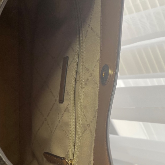 Michael Kors Large Shoulder Bag - Picture 7 of 8